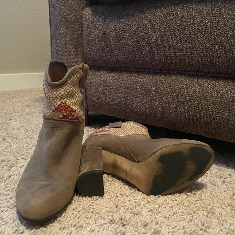 Honesty 38 western high heeled bootie